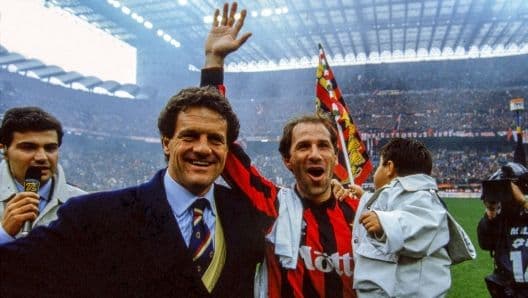 Franco Baresi cùng huấn luyện viên Fabio Capello, biểu tượng của kỷ luật và lãnh đạo thầm lặng.