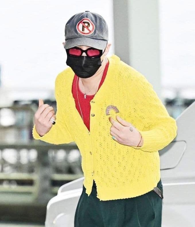 G-Dragon được săn đón tại sân bay. Ảnh: Dispatch