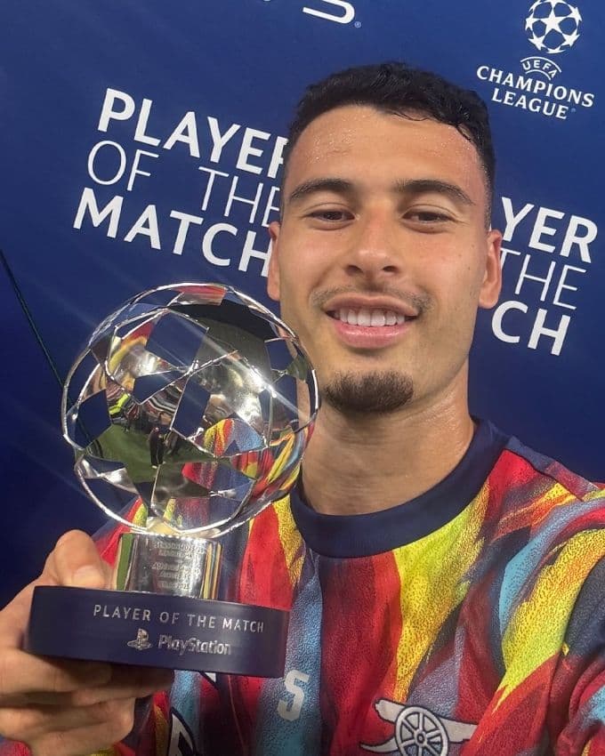 Gabriel Martinelli nhận giải Cầu thủ xuất sắc nhất trận, minh chứng cho triết lý thay người hiệu quả của HLV Mikel Arteta.