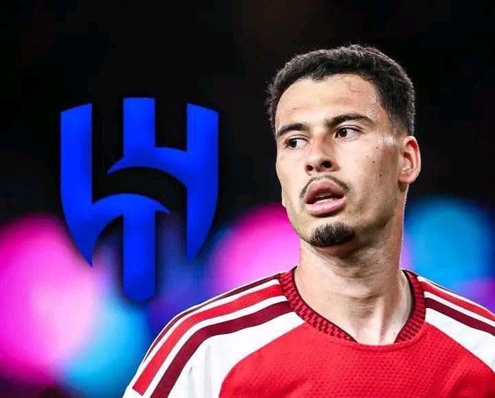 Gabriel Martinelli với logo Al-Hilal, tượng trưng cho khả năng chuyển đến Saudi Arabia.