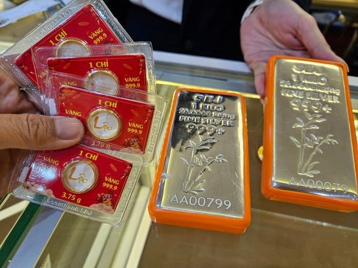 Giá vàng và bạc được dự báo tăng tiếp khi căng thẳng địa chính trị leo thang, thể hiện vai trò tài sản trú ẩn an toàn.