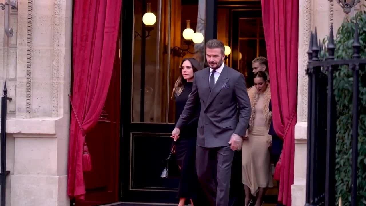 Gia đình David Beckham xuất hiện tại Tuần lễ thời trang Paris với phong cách sang trọng