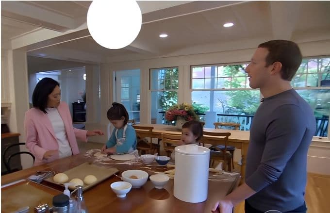 Gia đình Mark Zuckerberg trong ngôi nhà của họ, nơi các bữa tiệc và công trình gây phiền toái cho hàng xóm.
