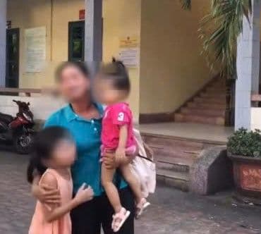 Gia đình người nông dân Thái Khắc Thành với vợ và các con nhỏ, thể hiện nỗi đau khi anh bị bắt giữ vì mua bán gà lôi trắng quý hiếm.