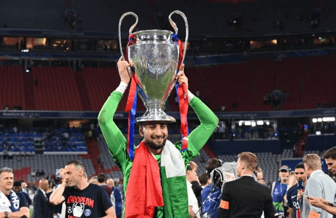 Gianluigi Donnarumma ăn mừng cúp Champions League cùng PSG