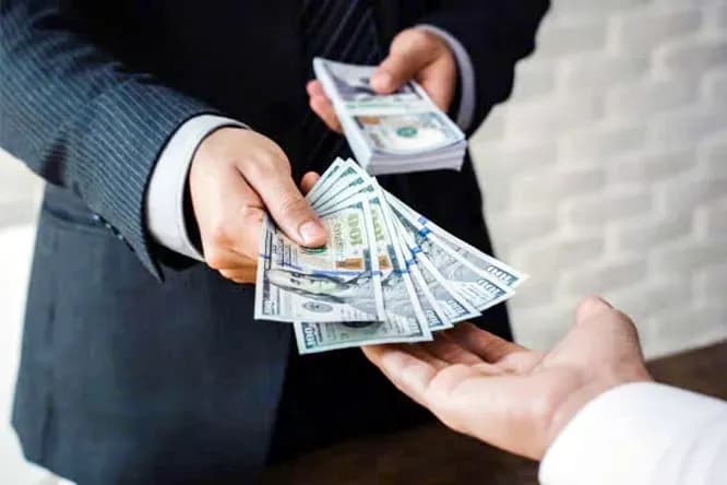 Giao dịch mua bán đô la Mỹ tại thị trường ngoại hối