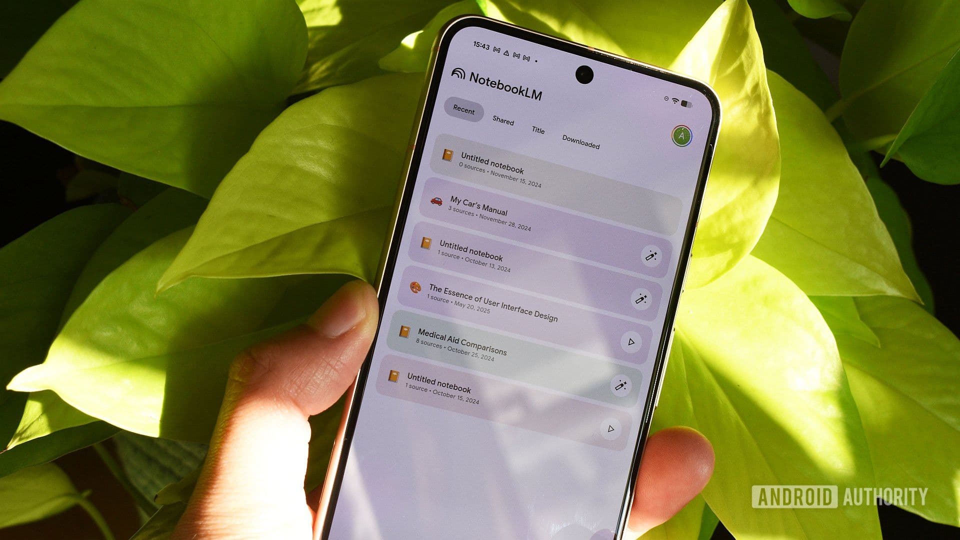 Giao diện ứng dụng Google NotebookLM trên điện thoại di động, hiển thị danh sách các sổ ghi chép.