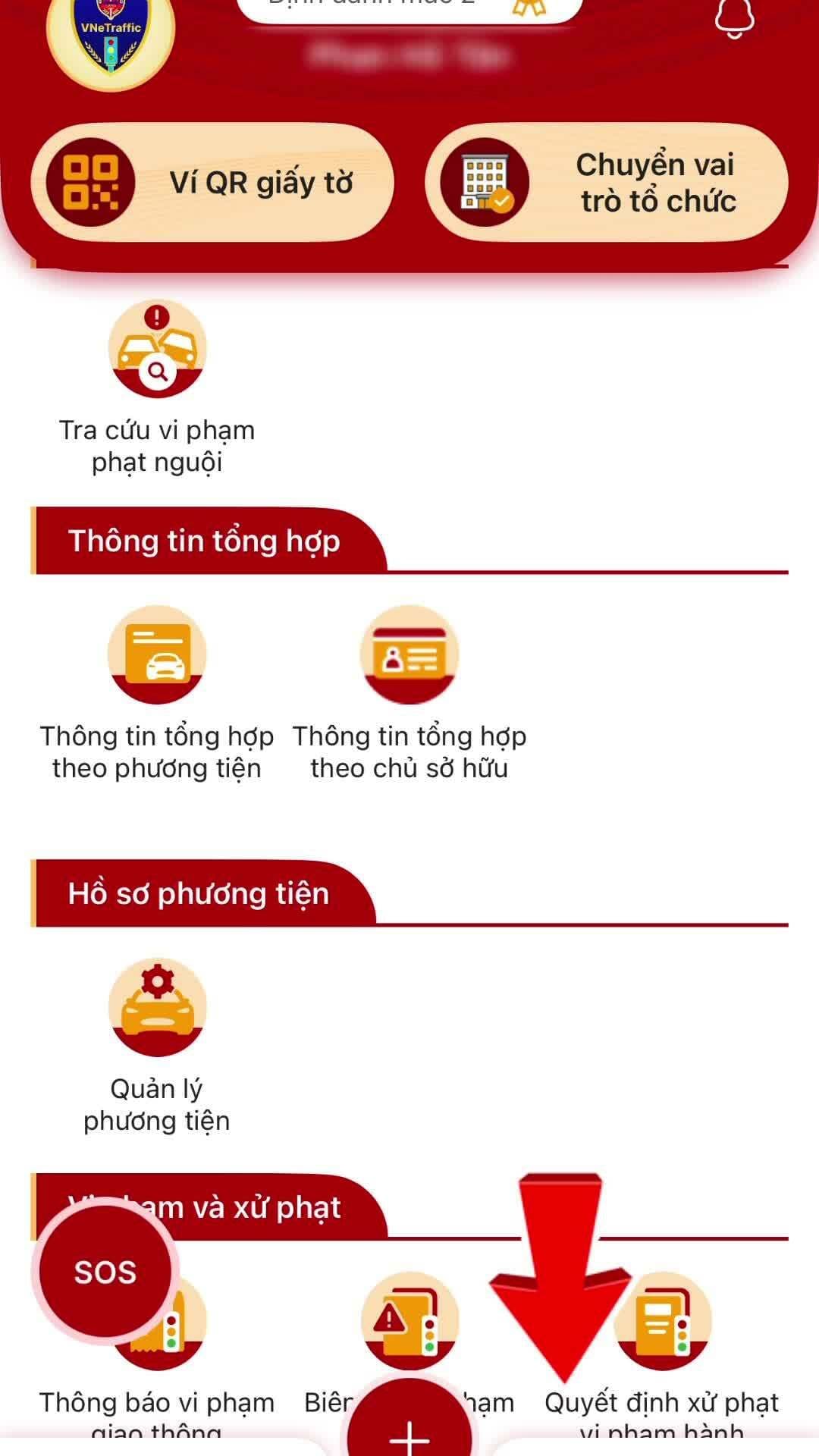 Giao diện ứng dụng VNeTraffic với các tùy chọn quản lý phương tiện và giấy tờ, minh họa cách gửi yêu cầu xóa xe cũ hoặc xe lạ.