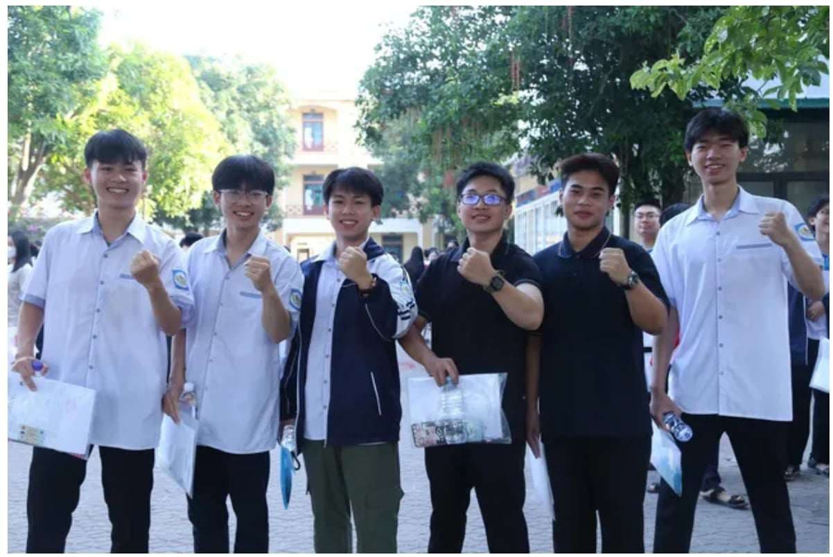 Gần 1,15 triệu sỹ tử vượt vũ môn: Trực tiếp đề thi, giải đề Ngữ Văn - 2