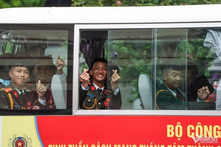 Gương mặt rạng rỡ của các chiến sĩ sau nhiều tháng khổ luyện cho buổi diễu binh.