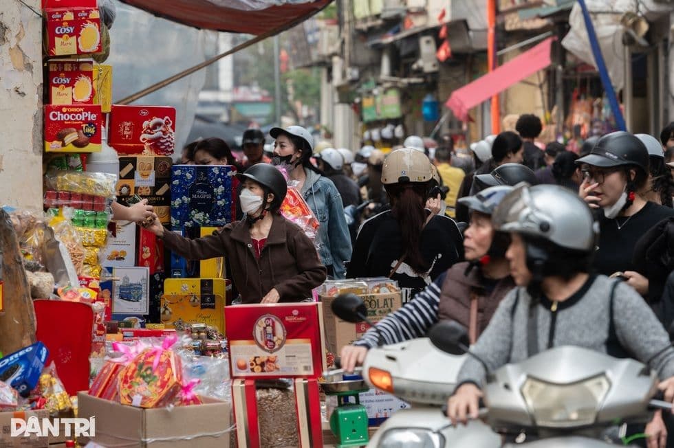 Hộ kinh doanh buôn bán tại chợ, minh họa việc quản lý thuế mới cho các giao dịch kinh doanh