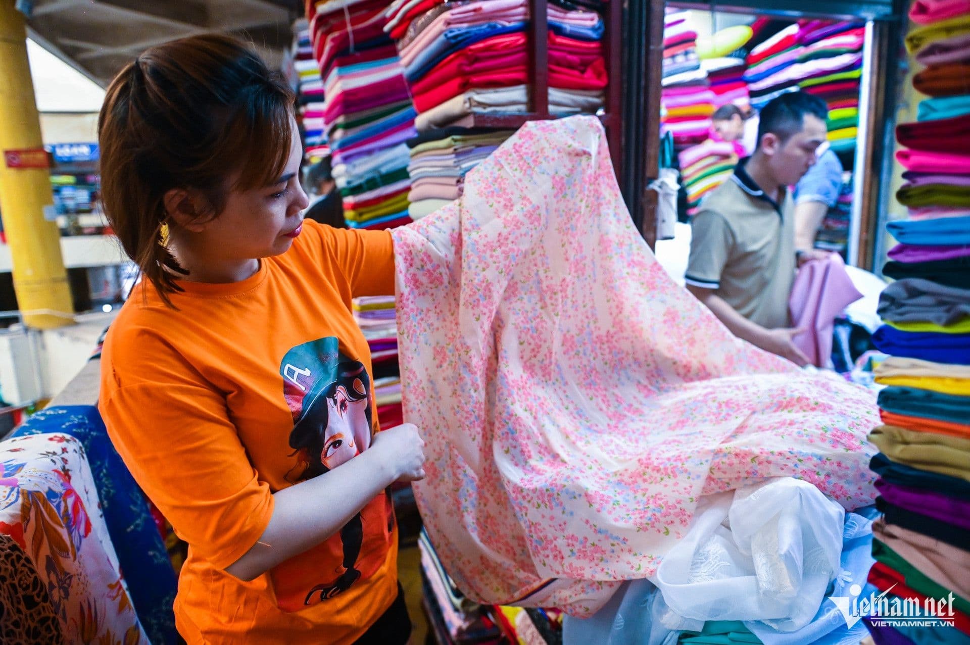 Hộ kinh doanh truyền thống trong bối cảnh chuyển đổi số