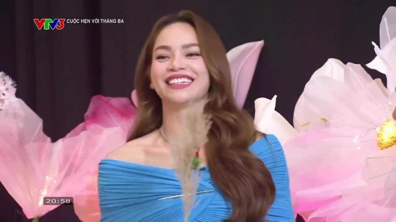 Hồ Ngọc Hà rạng rỡ trên sân khấu, thể hiện sức hút vượt thời gian của một nữ hoàng giải trí.