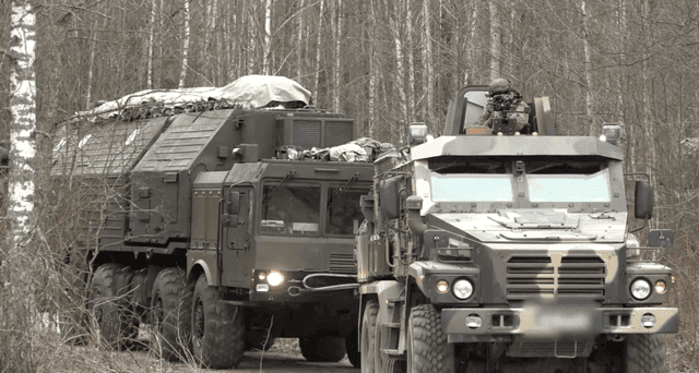 Hệ thống tên lửa Oreshnik của Nga, minh họa cuộc đua công nghệ vũ khí tiên tiến.