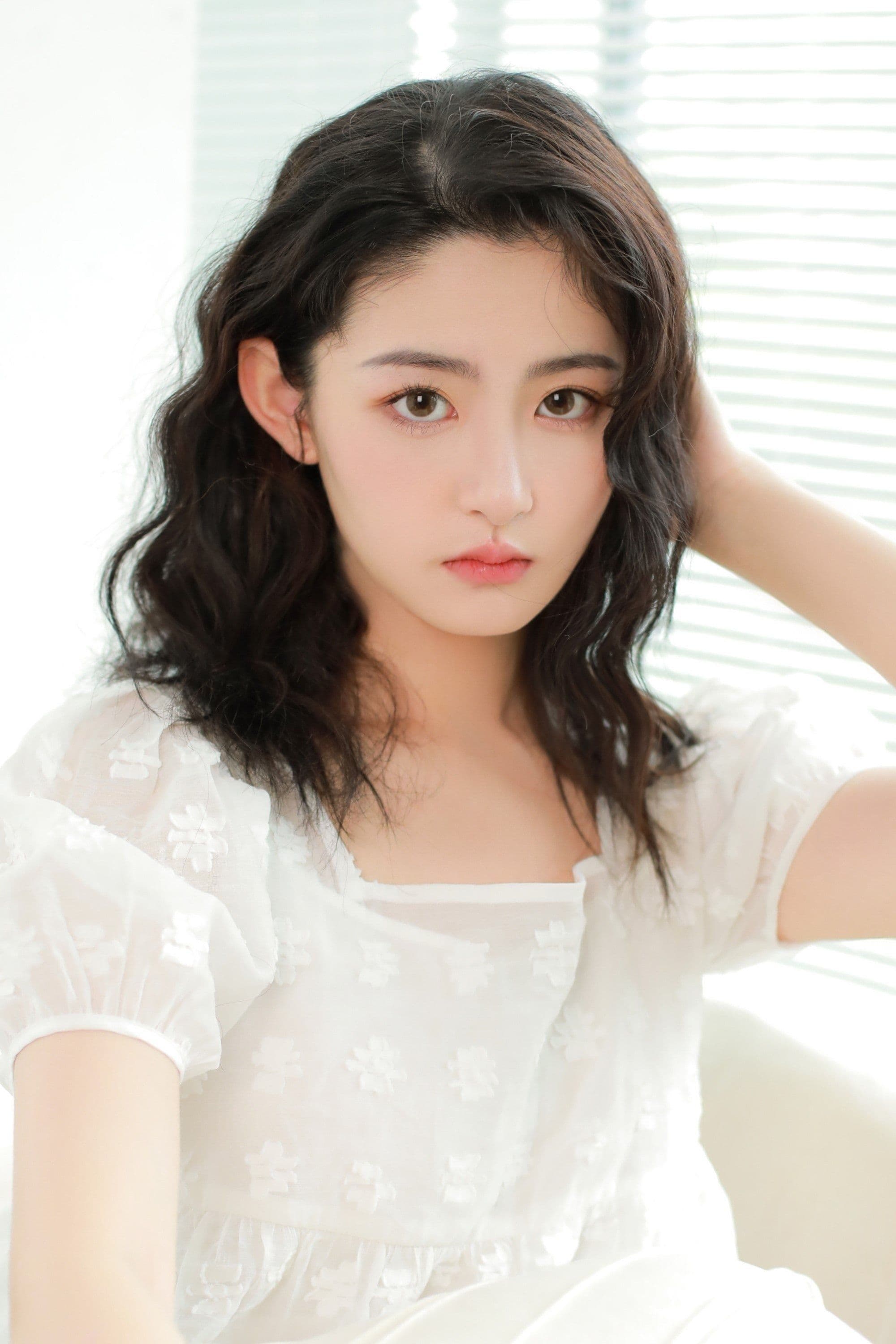 Hứa Khải với vẻ mặt trầm tư giữa những lùm xùm đời tư và sự nghiệp