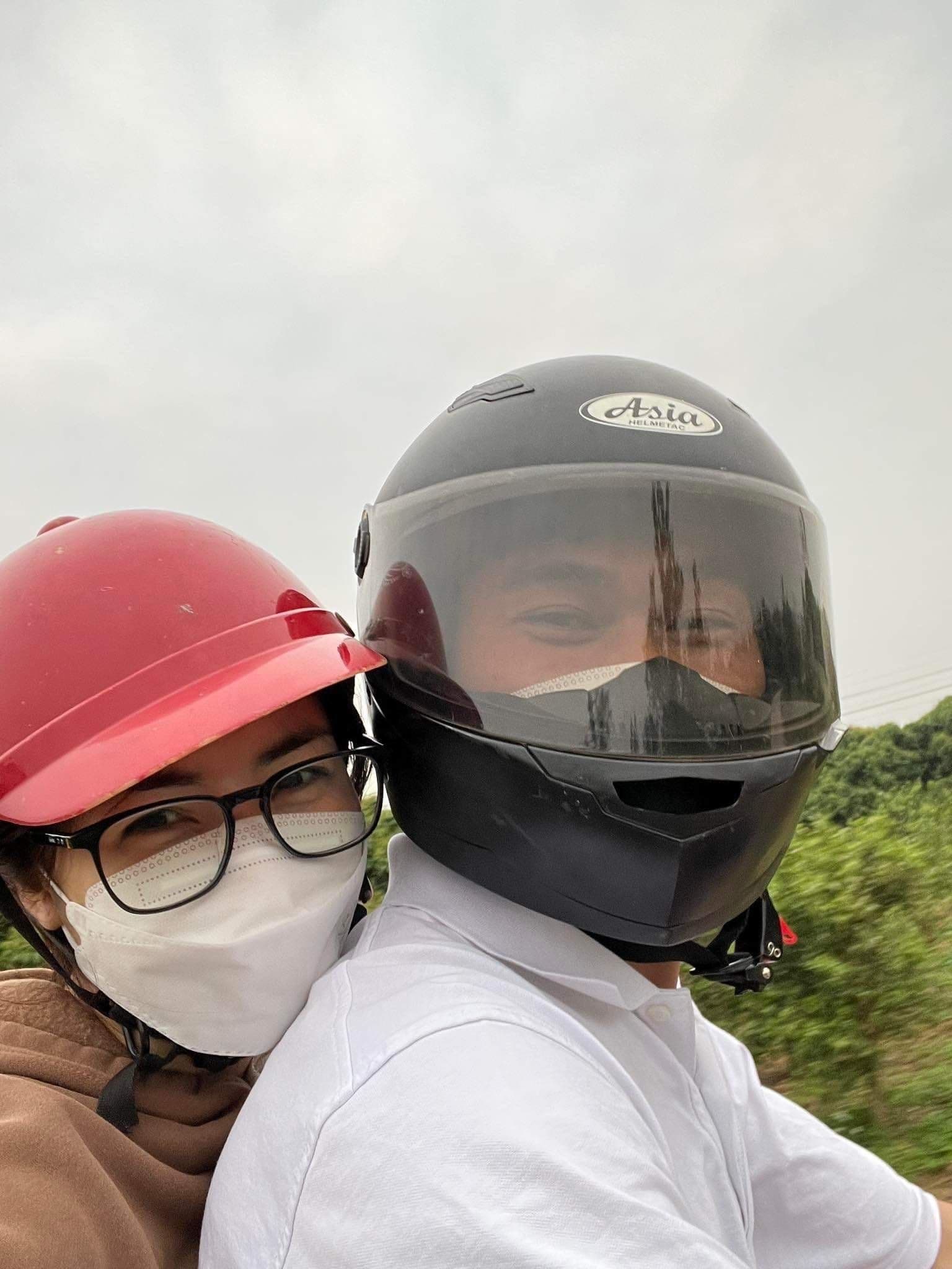 Hòa Minzy và bạn trai Đại úy Thăng Văn Cương trong khoảnh khắc đời thường, tận hưởng sự giải thoát khi công khai tình yêu.