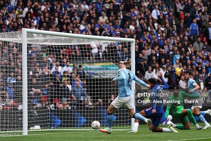 Haaland dứt điểm trong trận chung kết FA Cup, bàn thắng bị từ chối vì việt vị