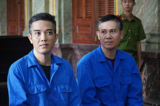 Hai bị cáo Phạm Văn Tam và Phạm Xuân Tình tại phiên tòa xét xử vụ án Asanzo