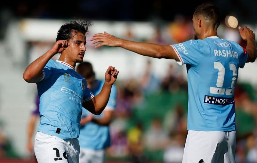 Hai cầu thủ Melbourne City ăn mừng bàn thắng trong trận đấu A-League