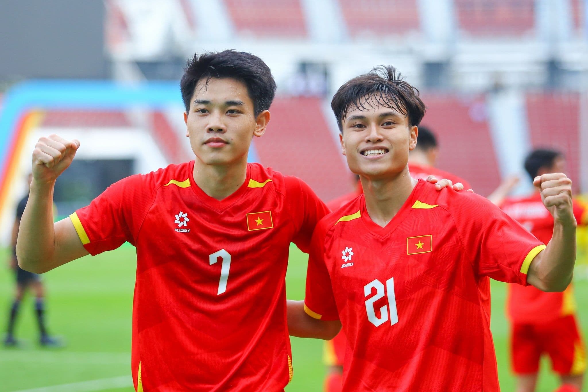 Hai cầu thủ trẻ của U23 Việt Nam, đại diện cho thế hệ tương lai và cơ hội phát triển tại ASIAD 2026.
