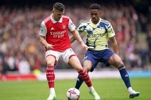 Hai cầu thủ tranh bóng trong một trận đấu, thể hiện sự khó lường của trận tứ kết Leagues Cup