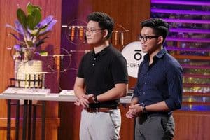 Hai nhà sáng lập Curnon trên chương trình Shark Tank Việt Nam, biểu tượng cho khởi đầu đầy hứa hẹn của thương hiệu đồng hồ Việt.