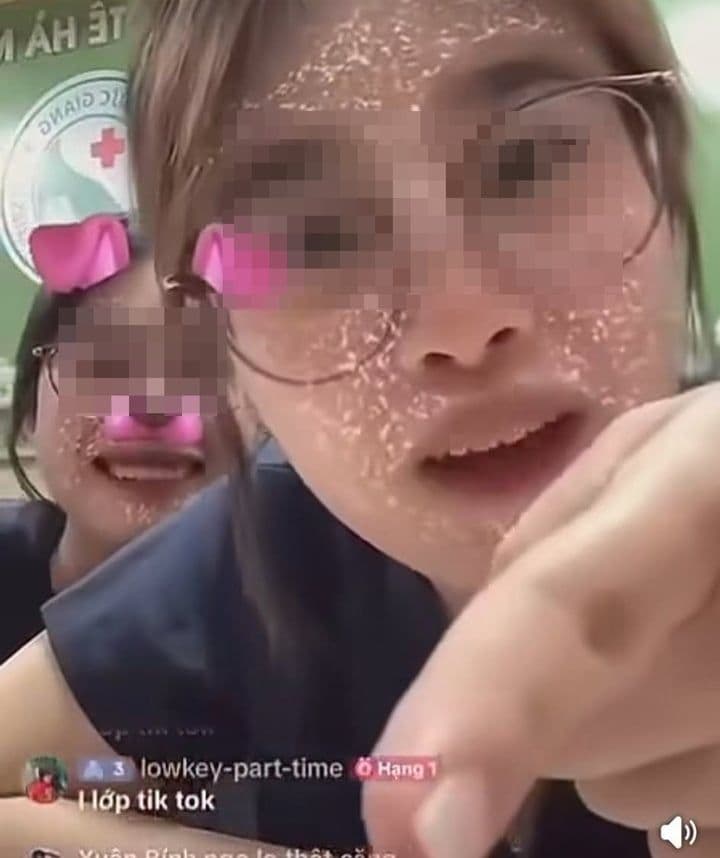Hai sinh viên y khoa livestream với thái độ thiếu chuẩn mực tại Bệnh viện Đức Giang.