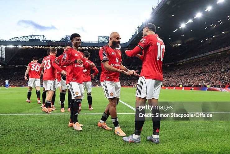 Hai tân binh Mbeumo và Cunha của Man Utd ăn mừng, thể hiện sức mạnh mới và chuỗi thắng của đội.