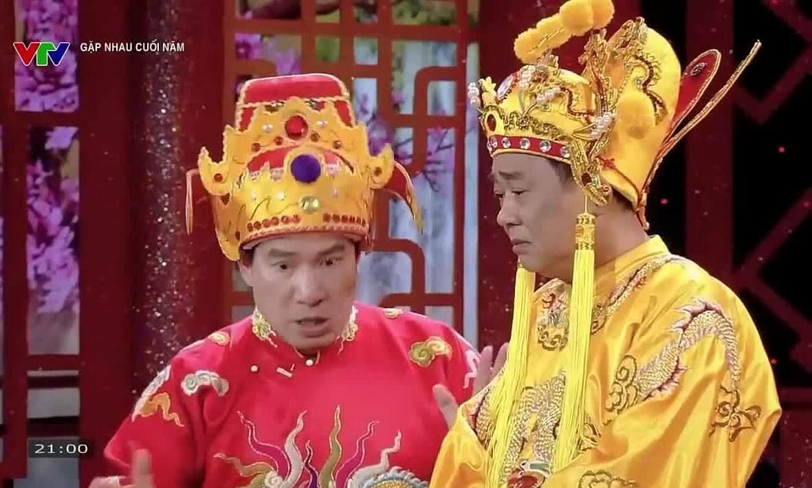 Hai Táo đang đối thoại trong một trích đoạn của chương trình Táo Quân, gợi nhớ không khí Giao thừa.