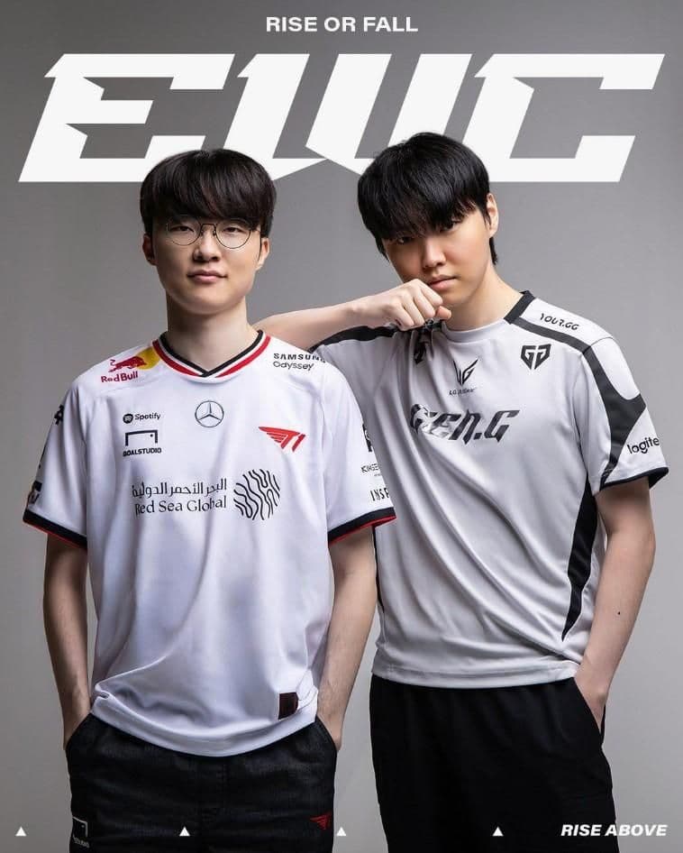 Hai tuyển thủ Liên Minh Huyền Thoại hàng đầu Faker và Chovy bên cạnh logo Esports World Cup (EWC) 2025.