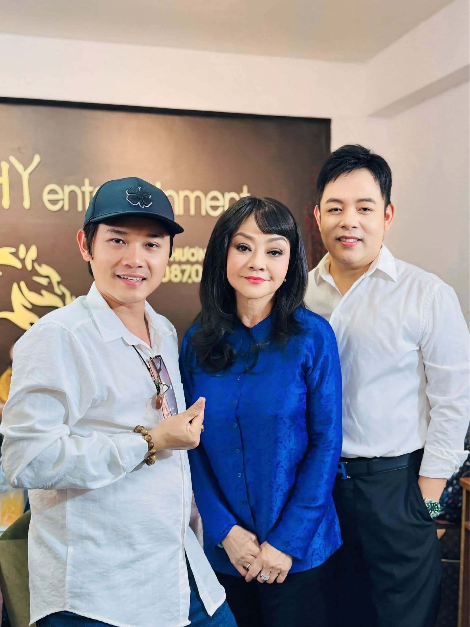 Hari Won tại một sự kiện, thể hiện vị thế ngôi sao và khả năng kết nối chân thật với công chúng.