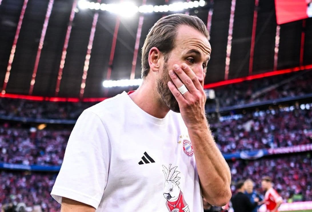 Harry Kane thất vọng sau khi Bayern bị dẫn trước 3-0 trong hiệp một