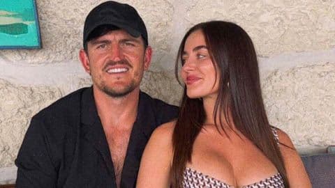 Harry Maguire mỉm cười, thể hiện sự điềm tĩnh giữa những tranh cãi về suất dự World Cup 2026.