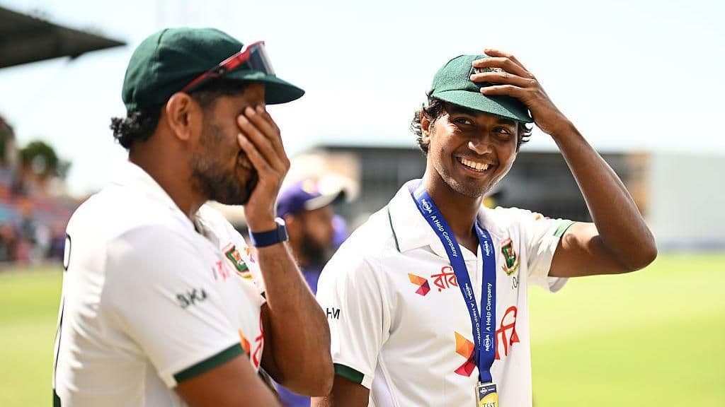 Hasan Mahmud mỉm cười sau chiến thắng Test đầu tiên của Bangladesh trên đất Australia, cho thấy sự mất phương hướng của đội chủ nhà.