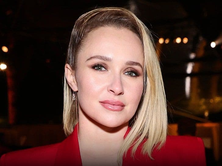 Hayden Panettiere với vẻ mặt trầm tư, thể hiện cuộc chiến nội tâm với trầm cảm và chứng nghiện.