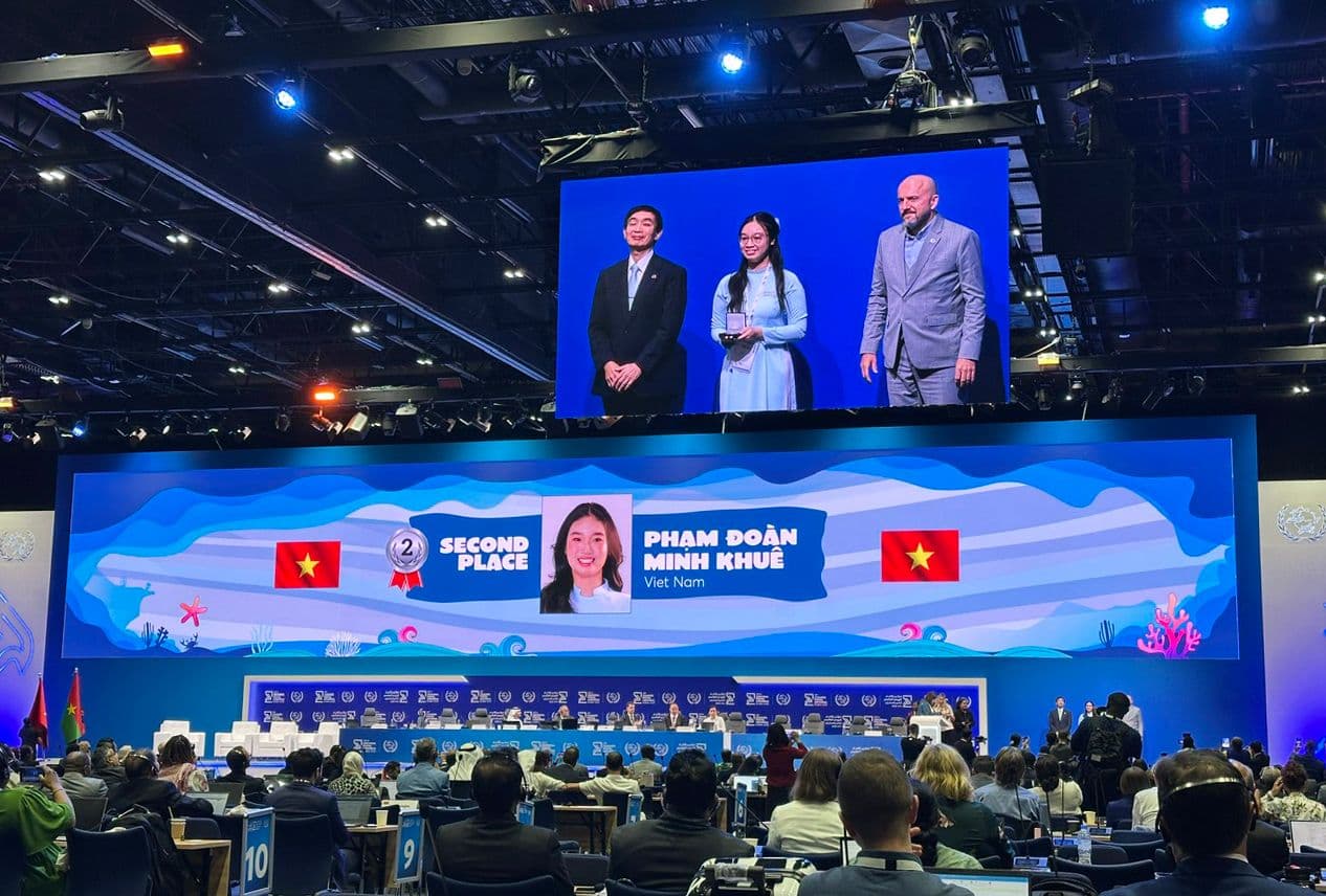 Học sinh Việt Nam nhận giải Nhì quốc tế Cuộc thi Viết thư UPU lần thứ 54, thể hiện sự kiến tạo cộng đồng và giá trị bền vững.