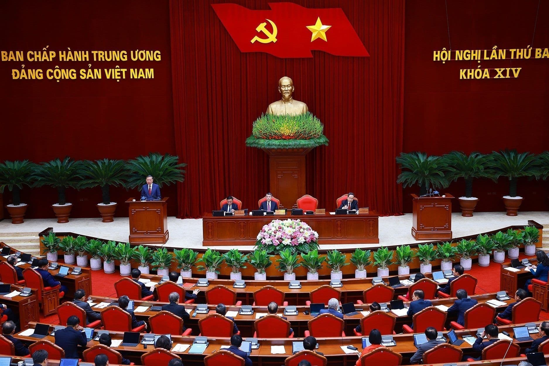 Hội nghị Ban Chấp hành Trung ương Đảng Cộng sản Việt Nam, nơi quyết định các chính sách quan trọng về phát triển đô thị.