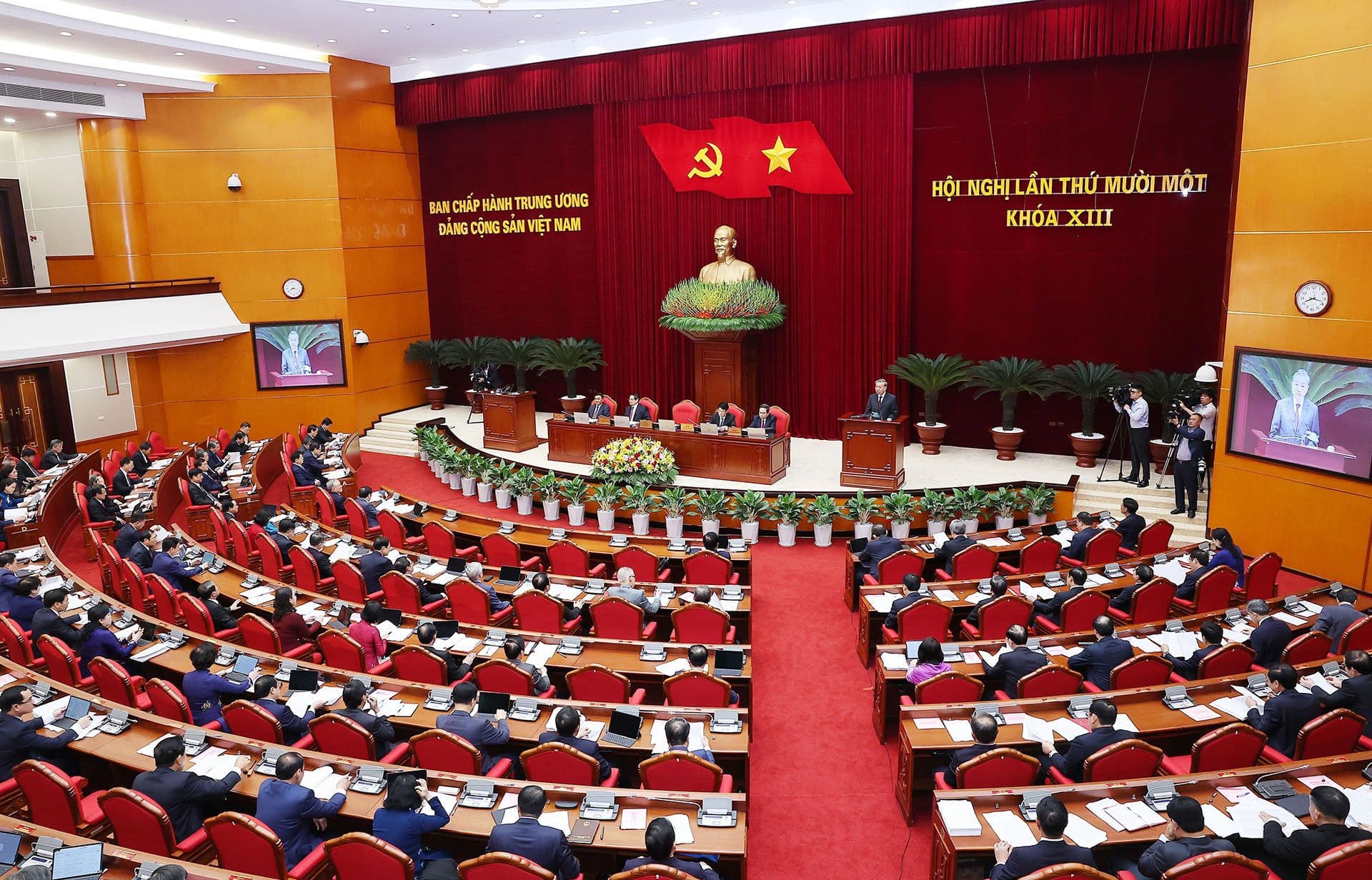 Hội nghị Ban Chấp hành Trung ương Đảng, nơi các nghị quyết và chỉ thị được điều phối và giám sát