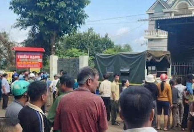 Hiện trường vụ án mạng kinh hoàng tại cơ sở Thiên Hạnh với đông đảo người dân và lực lượng chức năng