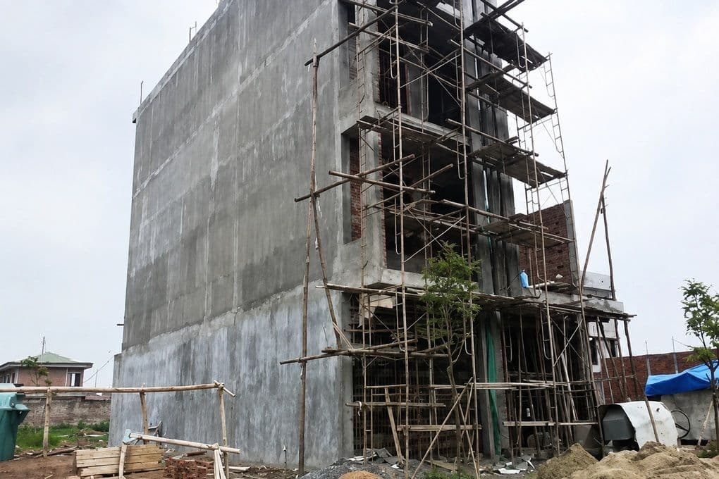 Hiện trường vụ án mạng tại công trình xây dựng dở dang, nơi thi thể nạn nhân được tìm thấy.