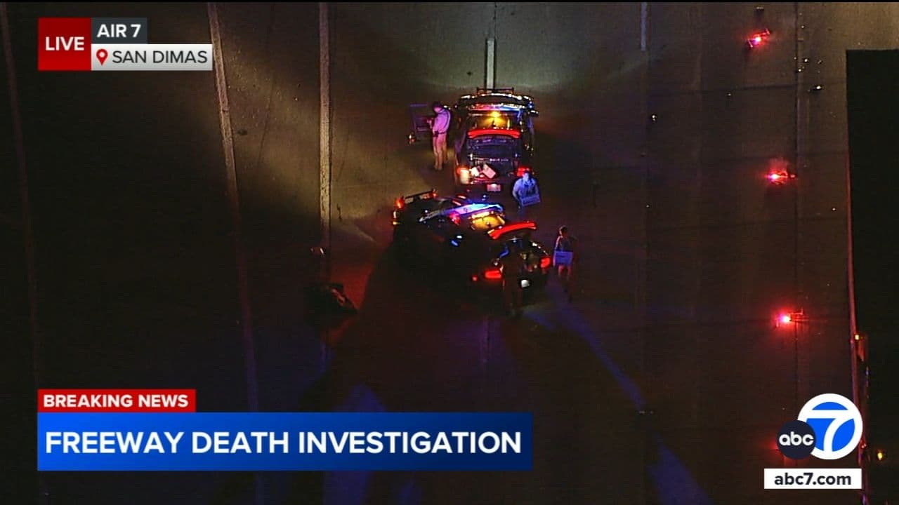 Hiện trường vụ tai nạn giao thông nghiêm trọng trên đường cao tốc ở California.