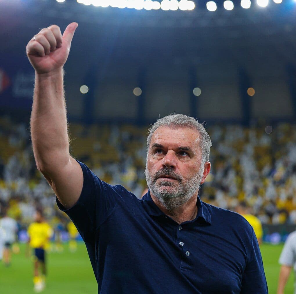 HLV Ange Postecoglou ăn mừng, biểu tượng cho sự gắn kết và bản sắc của Al Nassr.