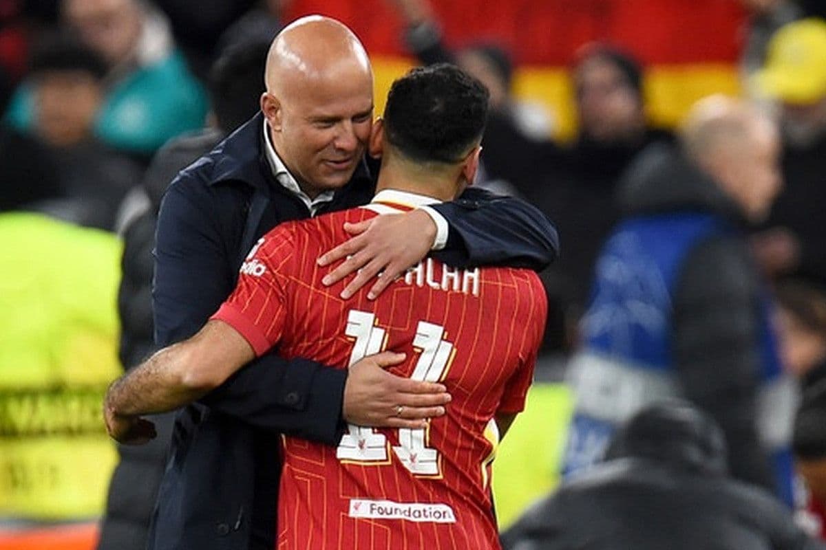 HLV Arne Slot và Mohamed Salah, thể hiện tầm nhìn xây dựng đội bóng mới của Slot.