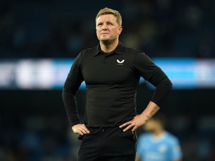 HLV Eddie Howe của Newcastle đối mặt với áp lực chiến thuật
