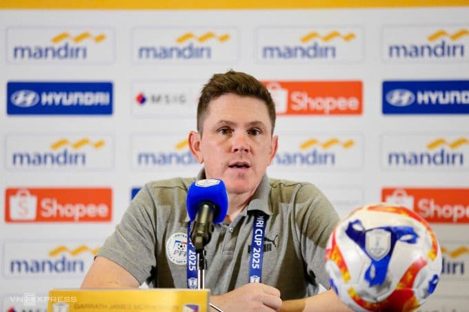HLV Garrath McPherson của U23 Philippines tại họp báo, nhận định về tầm quan trọng của giải đấu U23 Đông Nam Á.