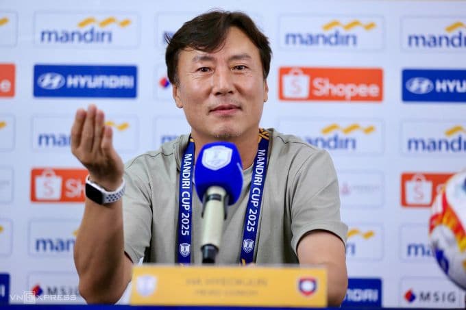HLV Ha Hyeok-jun của U23 Lào phát biểu, nhận định về mục tiêu vươn tầm World Cup của bóng đá khu vực.