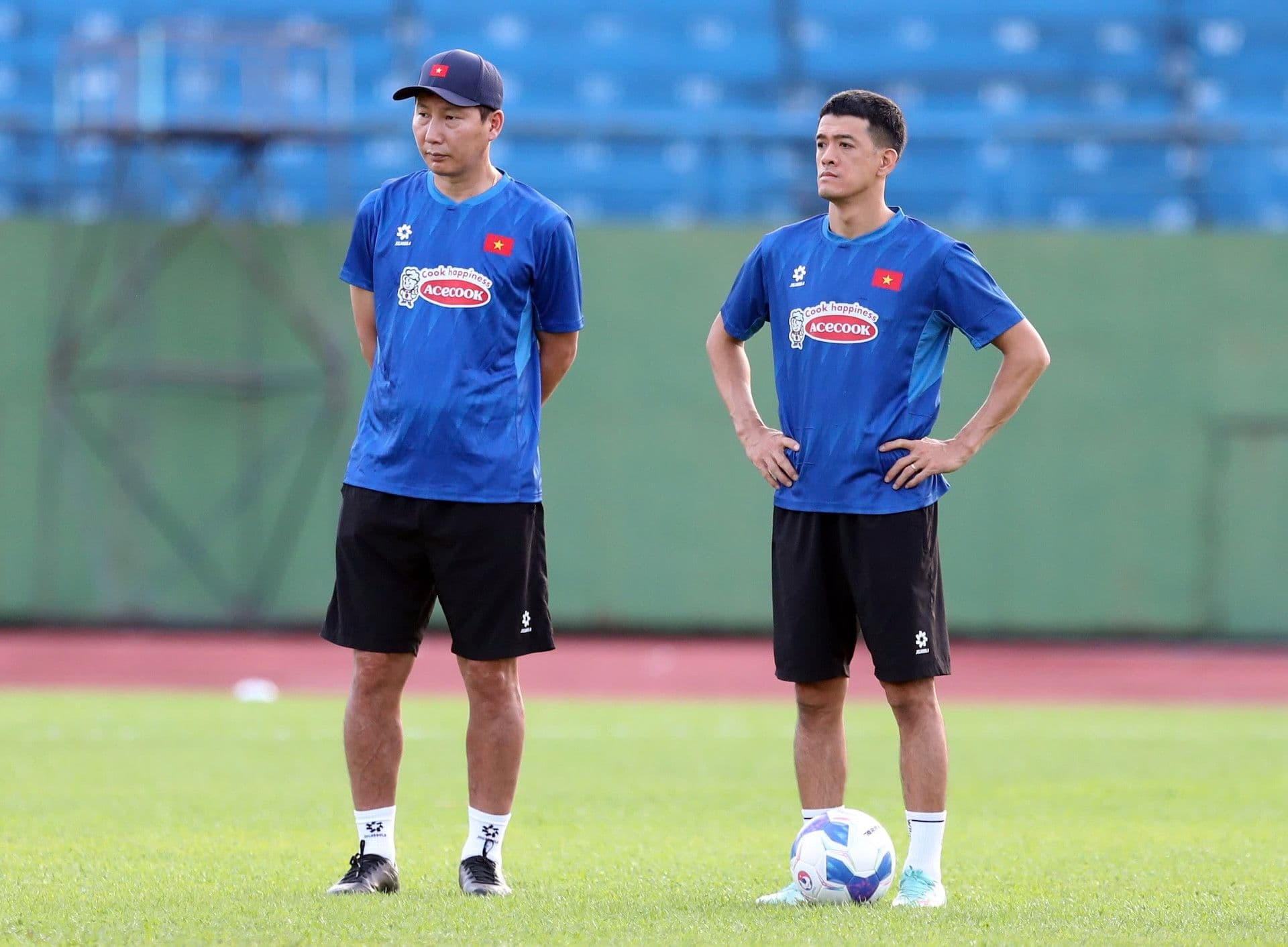 HLV Kim Sang Sik cân nhắc chiến lược giữa rèn quân và quyết đấu cho mục tiêu Asian Cup.