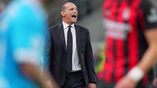 HLV Massimiliano Allegri thể hiện sự quyết liệt, tượng trưng cho triết lý chịu đựng của Serie A.