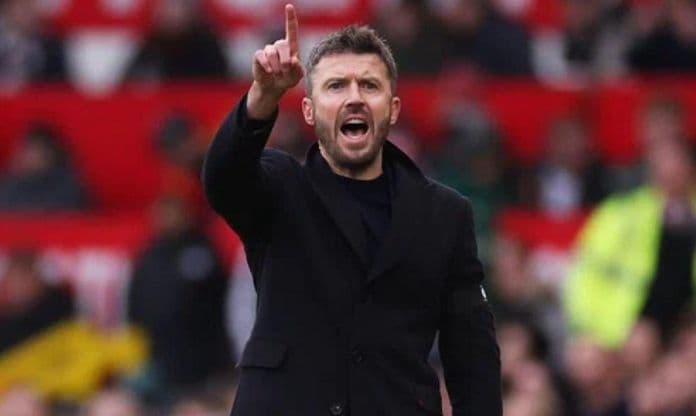 HLV Michael Carrick đưa ra chỉ đạo, định hình tương lai và chiến lược phát triển đội hình Manchester United.