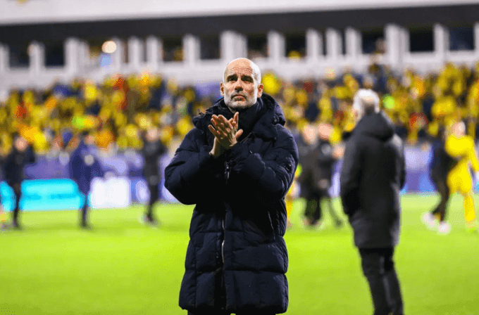 HLV Pep Guardiola của Man City trên sân vận động của Bodo/Glimt, nơi các yếu tố ngoài sân cỏ đã tạo nên bất ngờ.